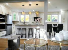 5 Bed 4Bath 9 Parking Lakeside Retreat，位于阿贾克斯的酒店