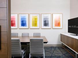 Holiday Inn Express & Suites DFW Airport Southwest - Euless by IHG，位于尤利斯的酒店