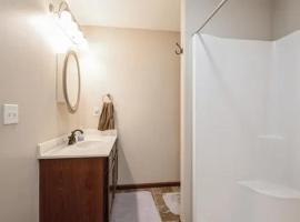 Newly built single family home，位于锡达拉皮兹的酒店