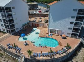 Island Life! Amazing Balcony-Views-Pool and Patio，位于Eldon的酒店