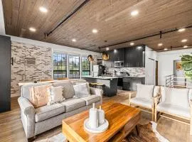 The Loft 10 - Steps from the Lake & Dining- Newly renovated in the heart of McCall
