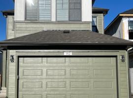 Exquisite 4BR & 3 Baths 2000sqft Home，位于卡尔加里的乡村别墅