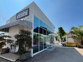 Duck House Hostel & Resort Khon Kaen，位于Ban Pet的酒店