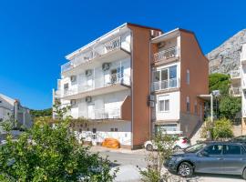 Apartments with parking space Zivogosce - Blato - Makarska - 22253，位于伯德古拉的酒店