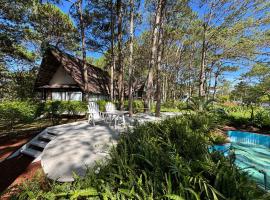 Smiling Pine Dalat - Th&ocirc;ng Reo，位于Ấp Man Ling的木屋