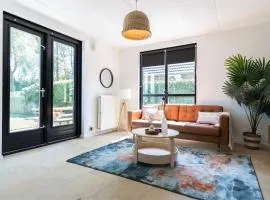 Family Villa with Garden & Lake Access