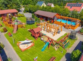 Domki Forest sauna jacuzzi balia Darłowo Darłówko Rusko，位于达尔沃沃的酒店