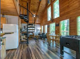 Gorgeous View Cabin - in Red River Gorge KY，位于Slade的酒店