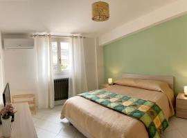 Casetta in piazza，位于Palazzo Adriano的酒店