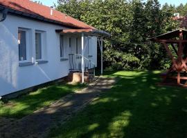 Bungalow 1 - 4-Raum-Wohnung mit Küche und 2 WC Duschen in Ohrdruf-Crawinkel，位于Ohrdruf的酒店