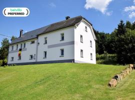 Holiday Home in Saint Vith with Terrace，位于Schoenberg的酒店