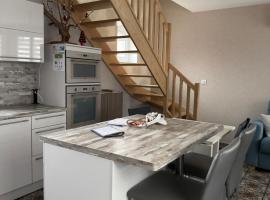 Gîte Cosy Avec piscine Chauffée 6 personnes，位于Lestrem的酒店