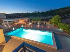 Amazing Home In Ugljane