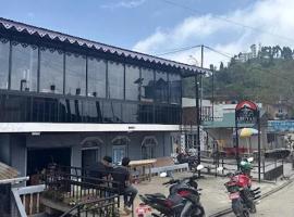 Abhyasi Hotel De Cafe，位于Suryodaya的酒店