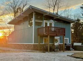 Balcony-BBQ-Firepit-FENCE-King-Full kitchen-Pets