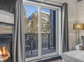 Amazing Views 1BR Condo with Hot Tub and Pool