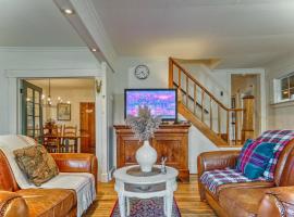 Family Winter Home in the Eastern Townships，位于Ayer's Cliff的酒店