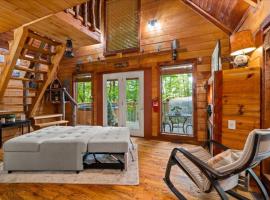 Hot Tub & WiFi - Romantic Hideaway，位于Slade的酒店