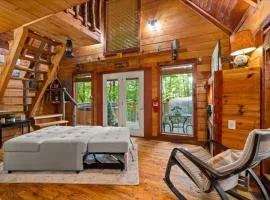 Hot Tub & WiFi - Romantic Hideaway