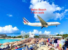 Maho Escape- with Pool and Gym, Lagoon view, walk to dinning, Maho Beach and Mullet Bay，位于马霍礁的酒店