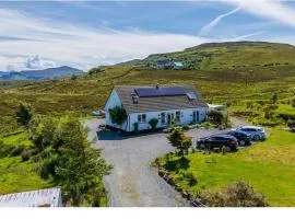 Burnside Cottage & Caravan Woodend