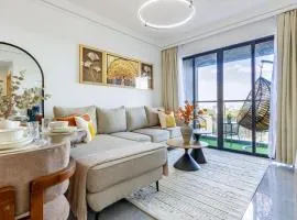 Luxury Living with heated Pool,Gym, Balcony and city view
