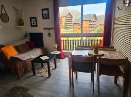 Bois d'aurouze superdevoluy pied des pistes 6 couchages，位于德沃吕伊的酒店