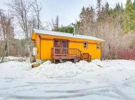 Deck and Fire Pit Yakima River Retreat in Cle Elum