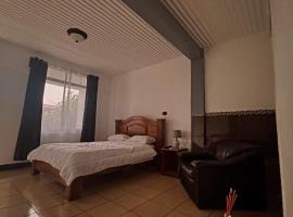 Hotel & Restaurante Tabacones，位于Guácimo的酒店