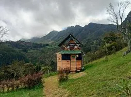 casita en la montaña, cabañas paraíso