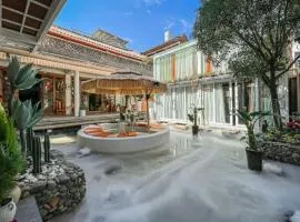 Dali Tophood Cultural Experience Hotel in Dali Ancient Town