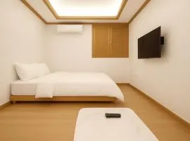 신림 유호텔 Seoul Sillim U Hotel - 고양이와 보드게임이 있는 힐링 숙소