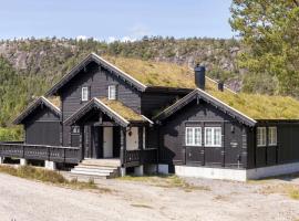 Big family cabin with ski in ski out，位于Drangedal的酒店