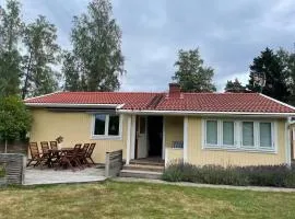 Charmig Villa bredvid sjön Örlen