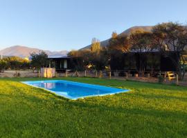 Cabaña nueva en un campo de limones，位于奥尔穆埃的酒店