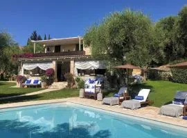 Villa Lalla - Unique Location, Private Pool & Spacious Garden, Ideal for Large Groups