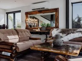 The Black Barn - Panoramic, Private & Luxury