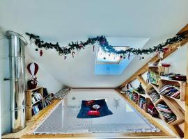 Gîte Le repaire du faon-4 étoiles-12 pers-filet mezzanine-lit cabane，位于普兰凡的酒店