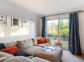 Cosy 2-Bed Maisonette in Ashford，位于Kennington的酒店