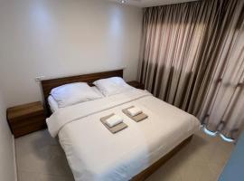 Modernes Apartment in Nador-nah am Meer & Zentrum，位于纳祖尔的带停车场的酒店