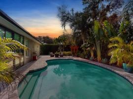 The Riverview Estate pool sauna & firepit，位于里弗维尤的酒店