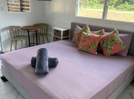 Sharnyta's Studio Aitutaki，位于Amuri的带停车场的酒店