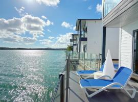 lake view apartment 湖畔别墅，位于维拉港的带停车场的酒店