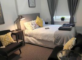 Magpie and Stump Hotel 'Nest Accommodation'，位于Mintaro的酒店