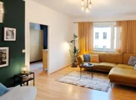 Metro-station to opera 1 min away