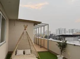 Cozy Studio with Private Terrace & Golf Course View Road