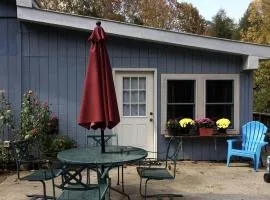 Cozy Studio Cabin Rental with Hot Tub Perfect for Glamping in Ohio