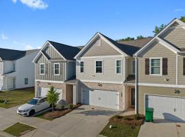 Beautiful New Townhome 25 mins from Metro Atlanta，位于利索尼亚的酒店