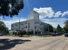 Hotel Centenario，位于亚特兰蒂斯达的酒店