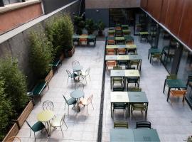 Barcelona Pere Tarrés Youth Hostel，位于巴塞罗那的酒店